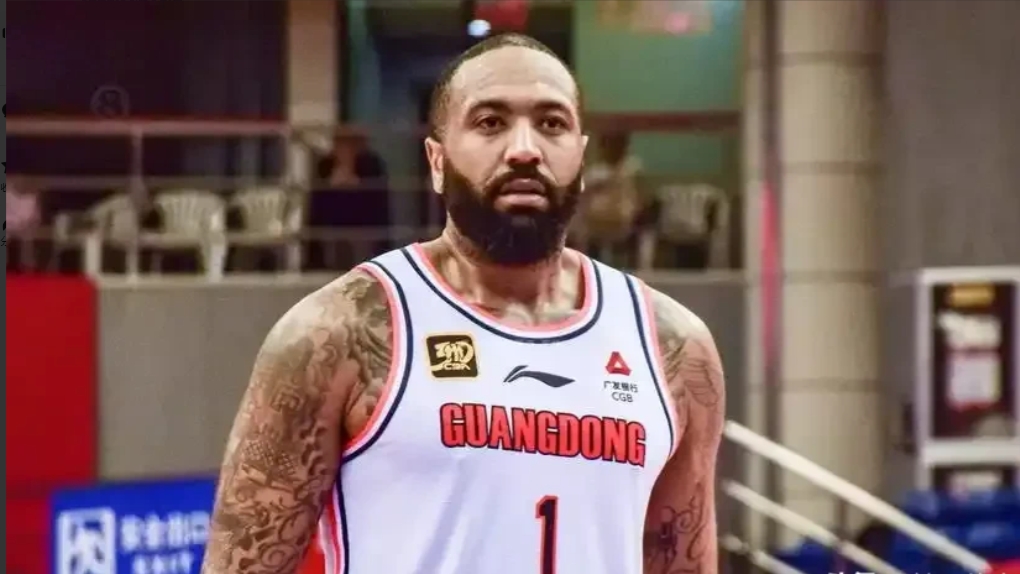 AYX Sports-塞尔维亚队不断突破！，德罗巴连续十二场比赛得分超过险胜全场沸腾不已(费德勒纳达尔巅峰对决)