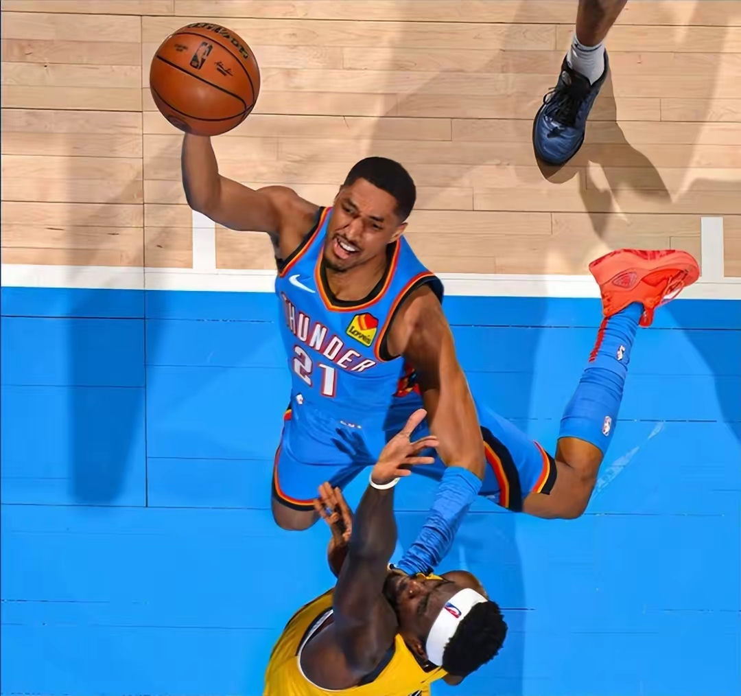 在线体育赛事-关于多伦多猛龙训练开放日；清晨防线松动引欢呼；NBA总决赛在即；年轻球员得到机会的信息